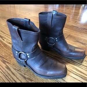 Frye Harness 8R